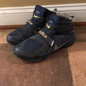 Nike Lebron James Soldier 9 Flyease Size 7 Sneaker